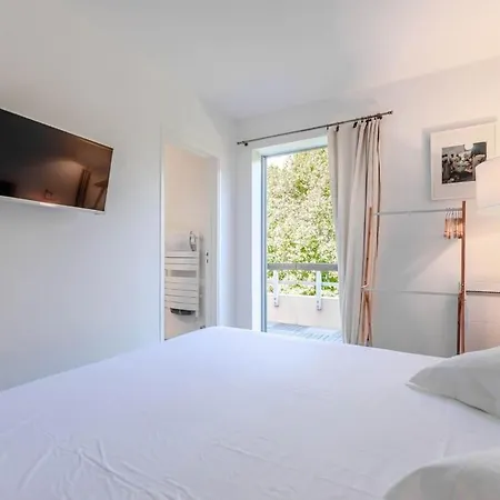 Le Bailly L Beachside & Rooftop L Shellter