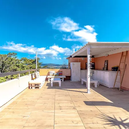 Le Bailly L Beachside & Rooftop L Shellter *