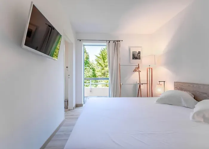 Le Bailly L Beachside & Rooftop L Shellter * Saint-Tropez