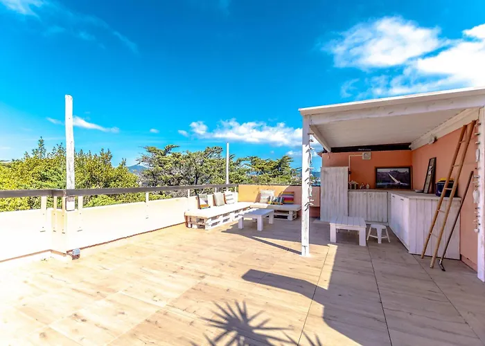 Le Bailly L Beachside & Rooftop L Shellter Saint Tropez