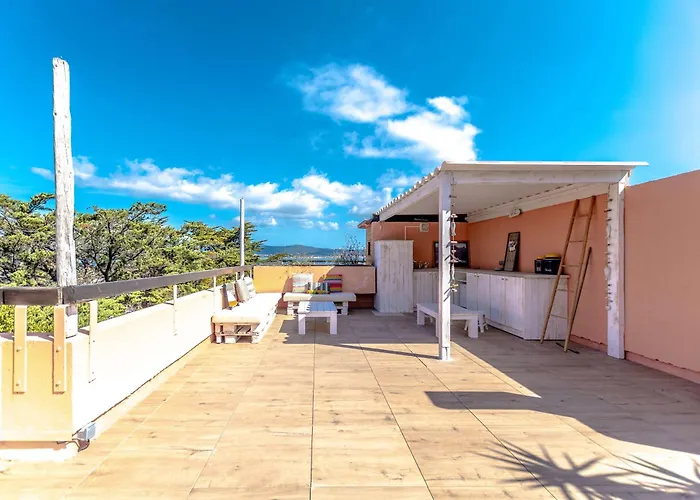 Le Bailly L Beachside & Rooftop L Shellter *